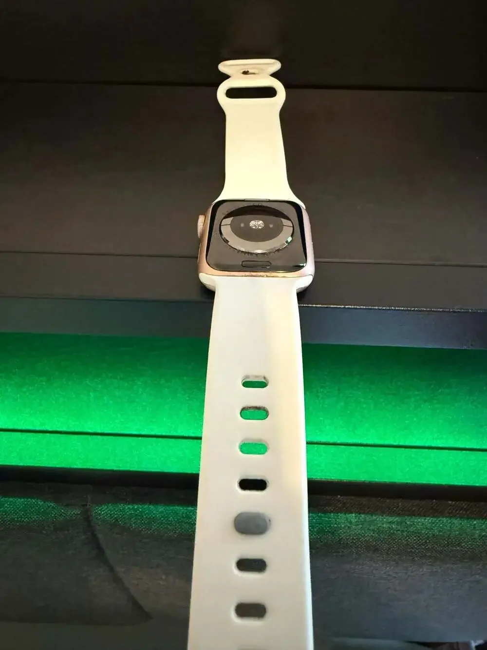 Apple Watch Series 4 40mm Rose Gold Aluminum Case